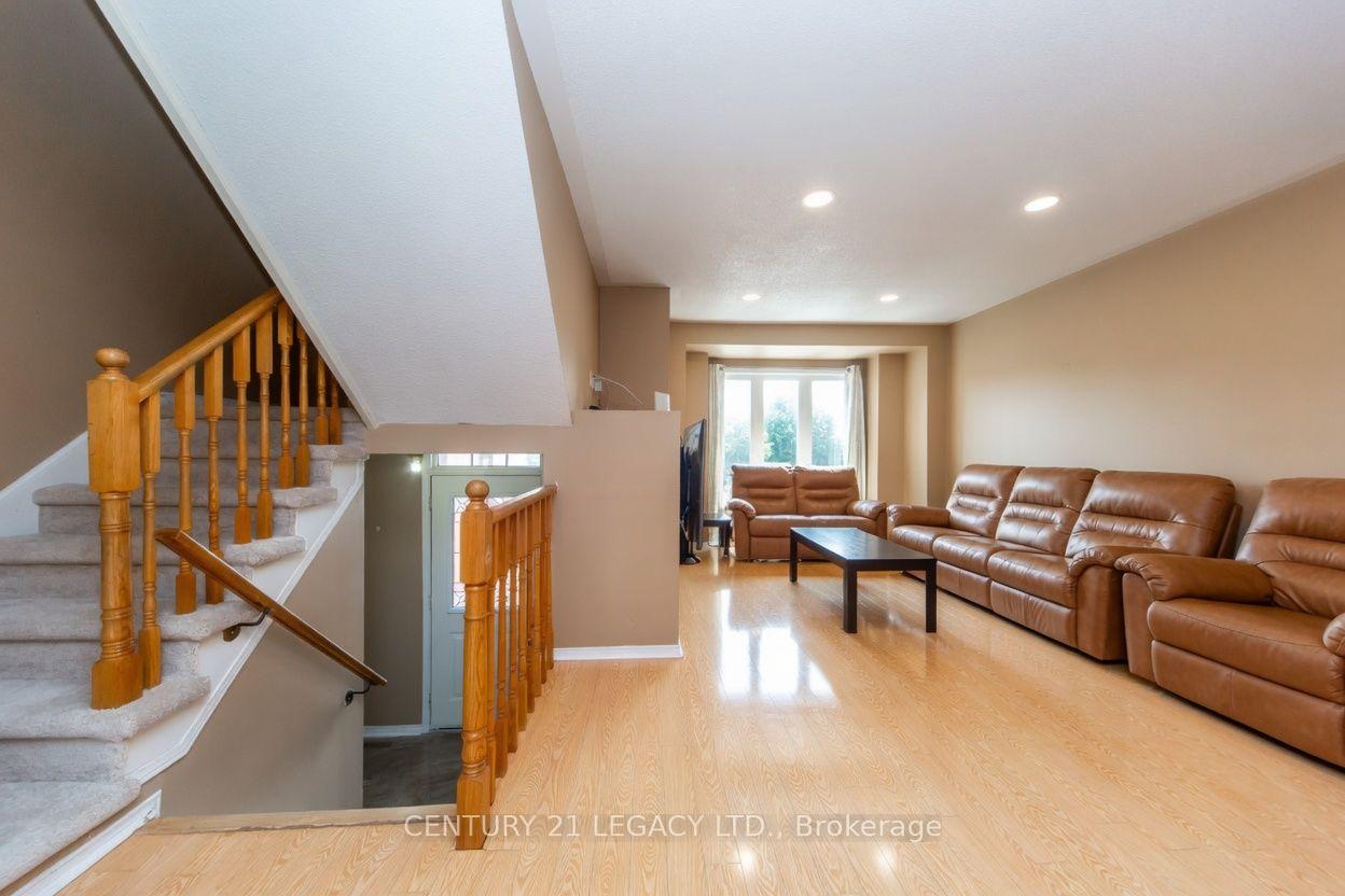 Photo 7 of 20 Twigg Drive, Ajax, Central — HOMEH