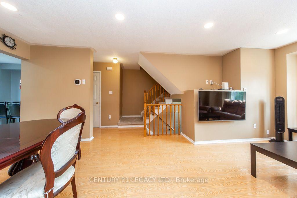 Photo 10 of 20 Twigg Drive, Ajax, Central — HOMEH