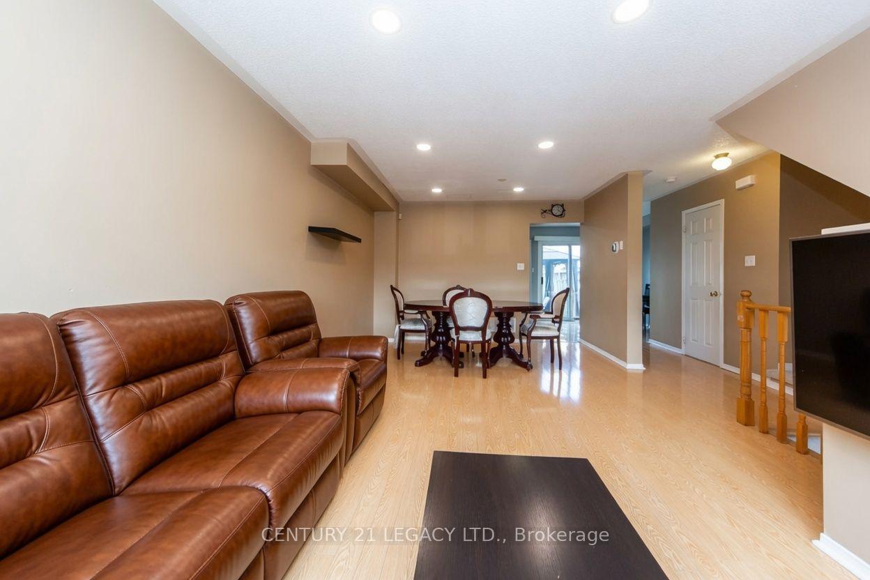 Photo 12 of 20 Twigg Drive, Ajax, Central — HOMEH
