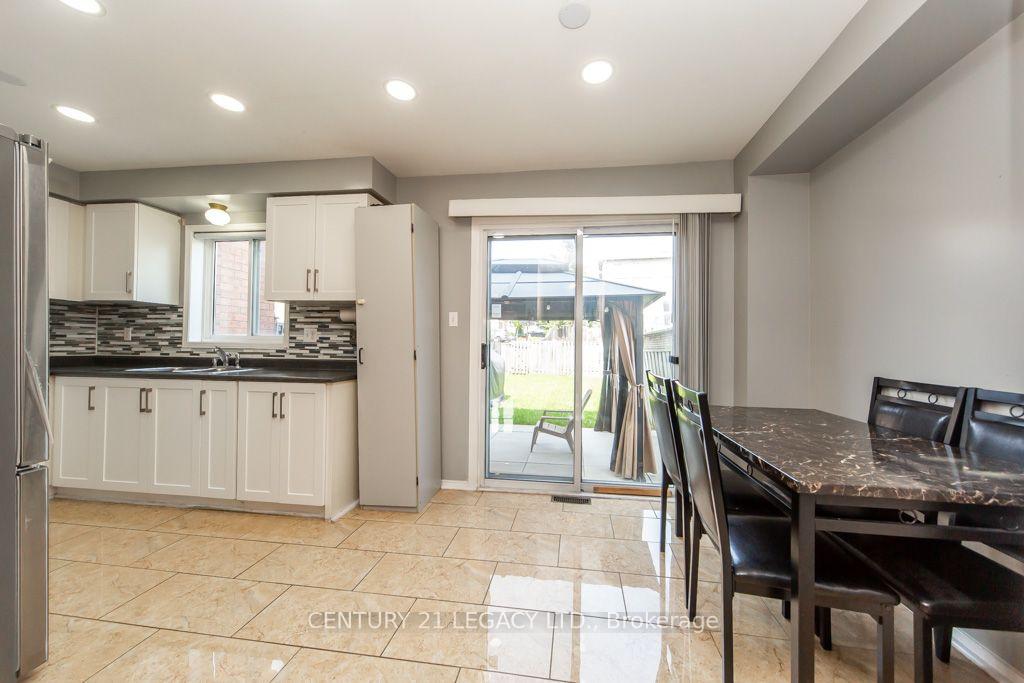 Photo 15 of 20 Twigg Drive, Ajax, Central — HOMEH
