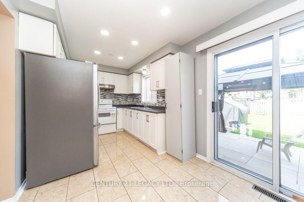 Photo 16 of 20 Twigg Drive, Ajax, Central — HOMEH
