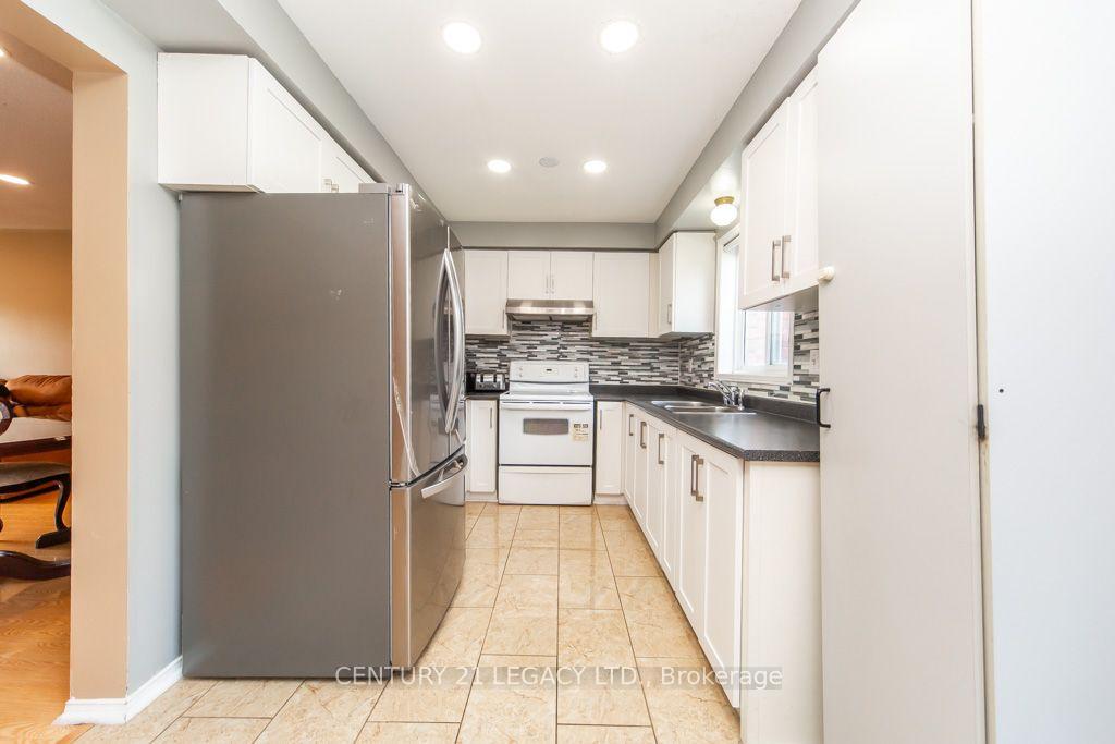 Photo 17 of 20 Twigg Drive, Ajax, Central — HOMEH