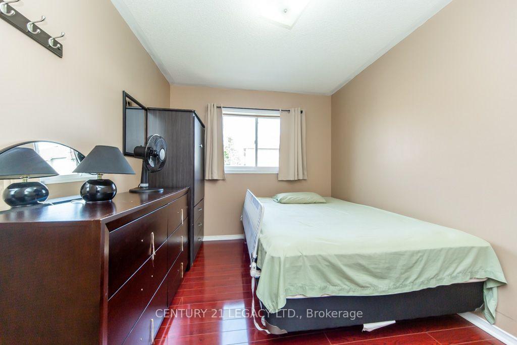 Photo 33 of 20 Twigg Drive, Ajax, Central — HOMEH