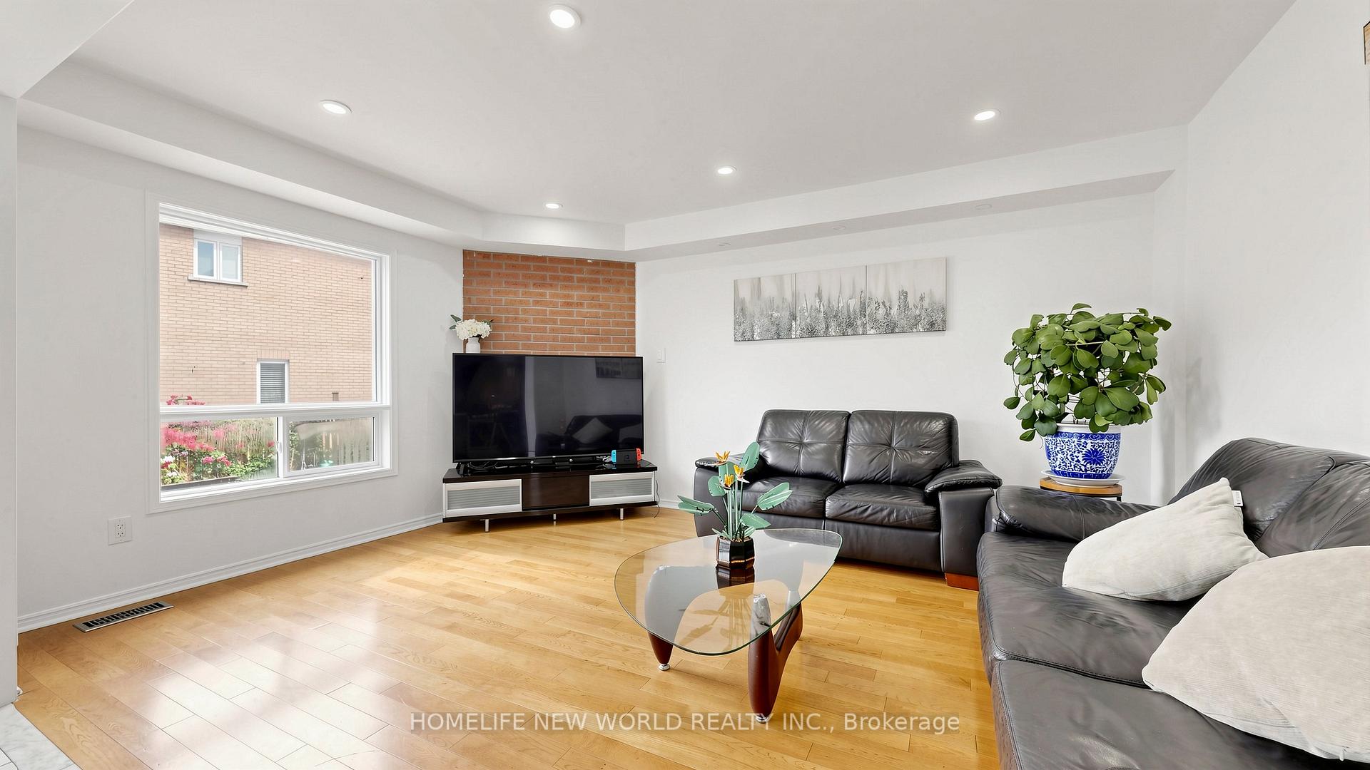Photo 6 of 73 Doubtfire Crescent, Markham, Middlefield — HOMEH