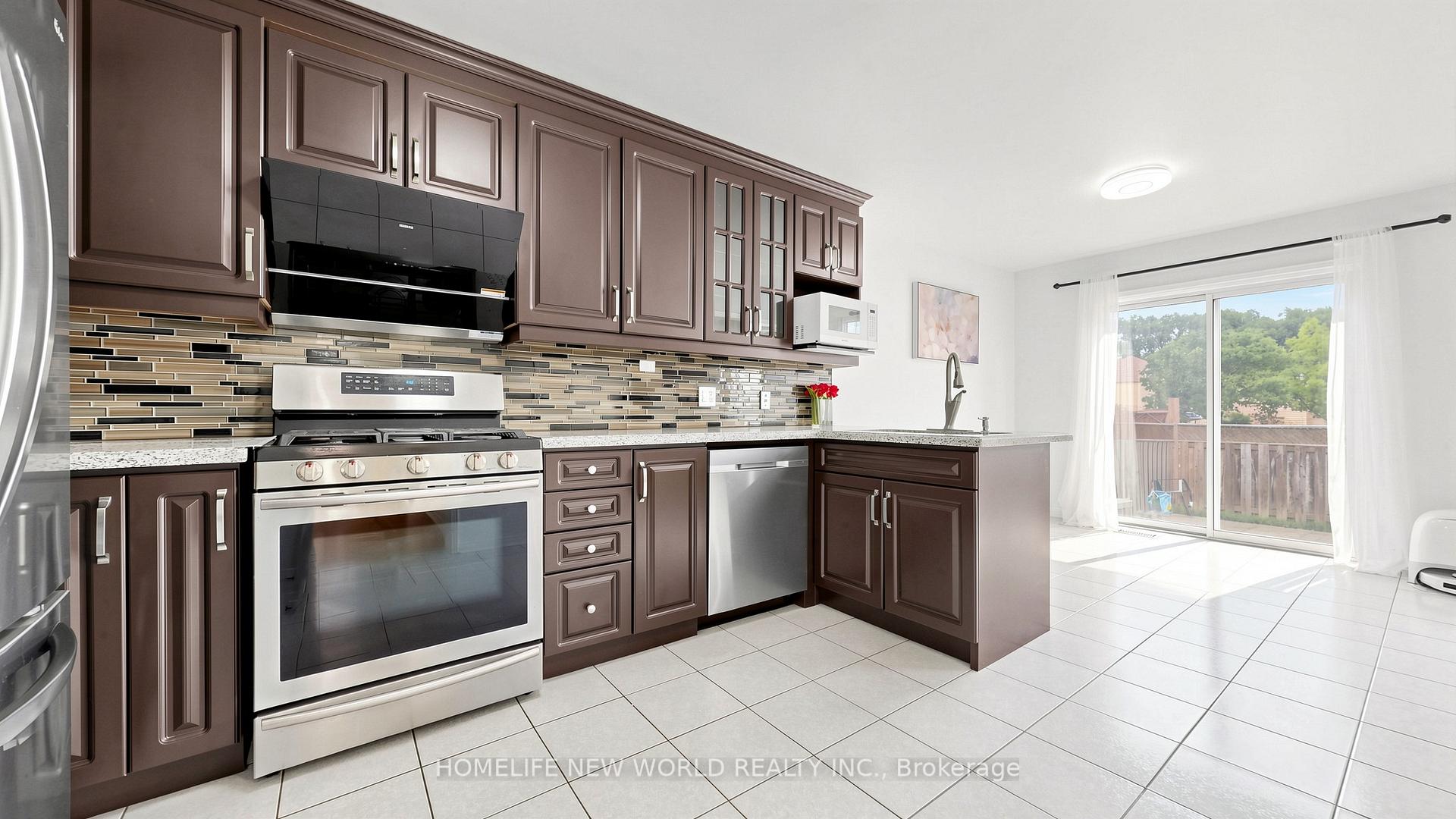 Photo 9 of 73 Doubtfire Crescent, Markham, Middlefield — HOMEH
