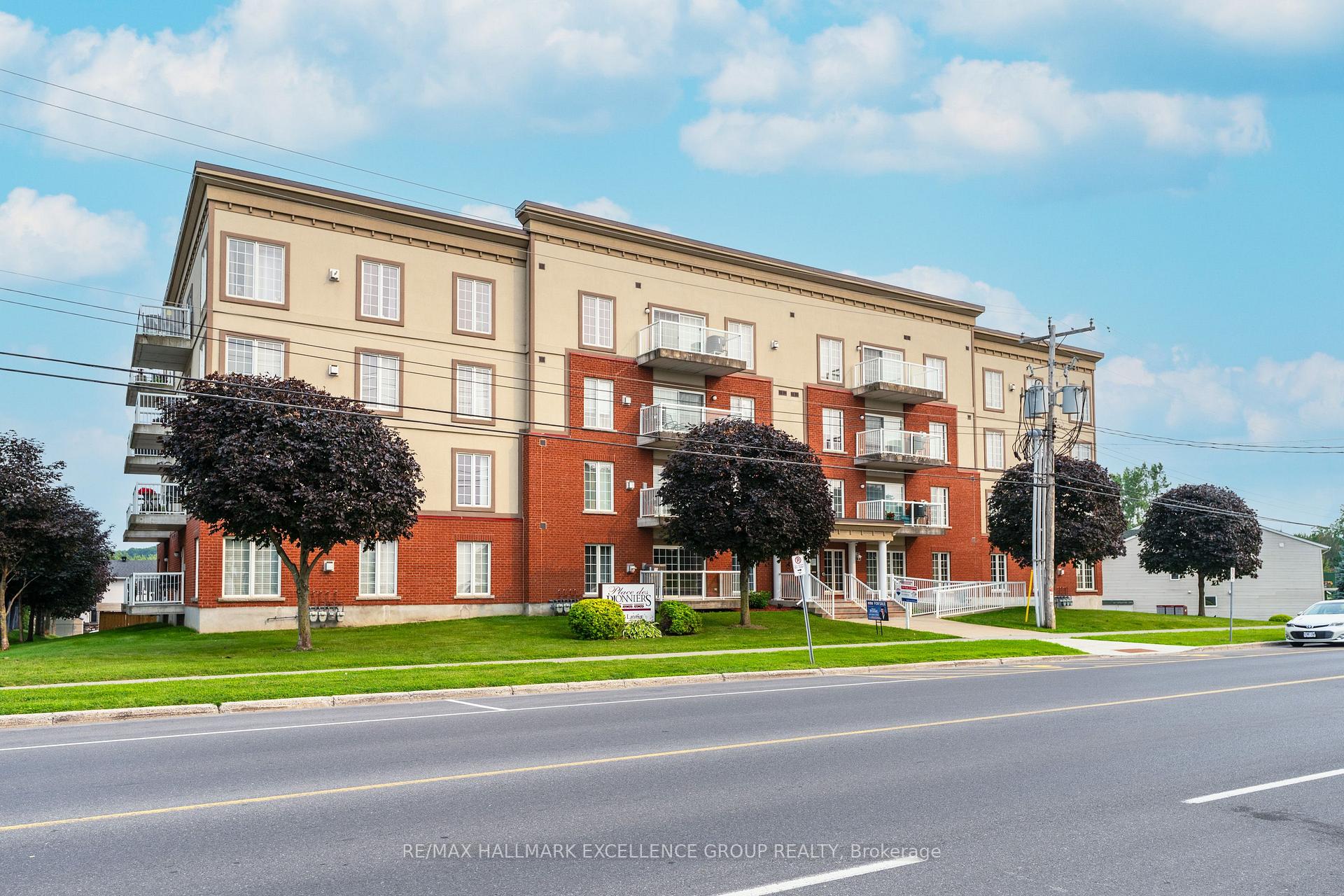 Photo of Unit 406, 2921 Laurier Street