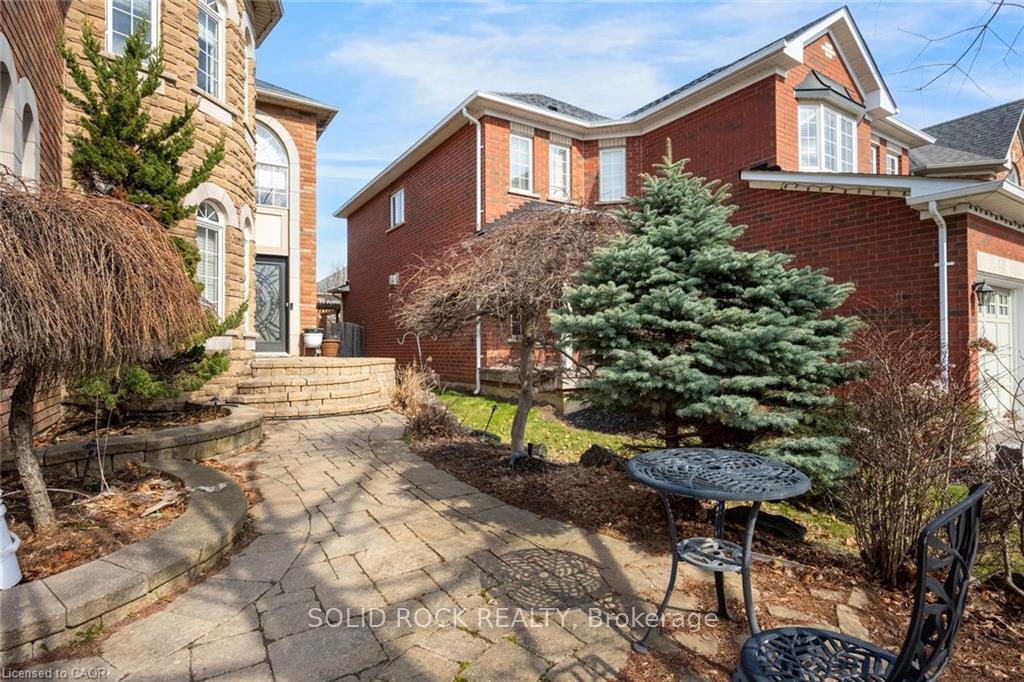 Photo 3 of 34 Forsyth Crescent, Halton Hills, Georgetown — HOMEH