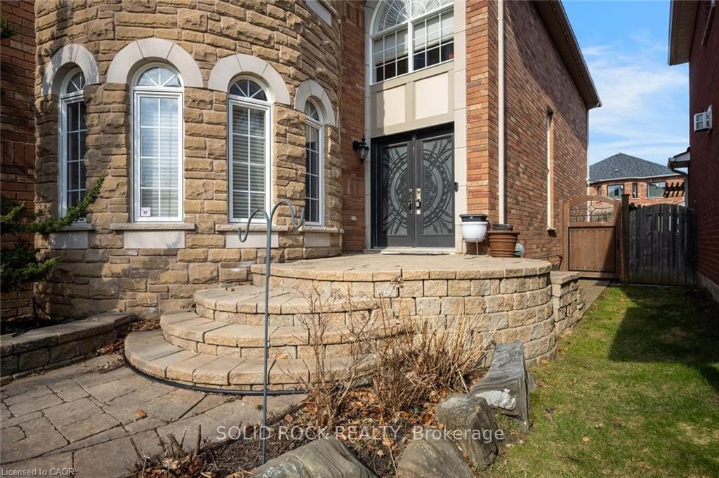 Photo 4 of 34 Forsyth Crescent, Halton Hills, Georgetown — HOMEH