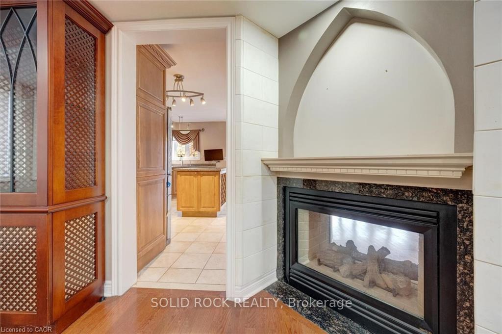 Photo 12 of 34 Forsyth Crescent, Halton Hills, Georgetown — HOMEH