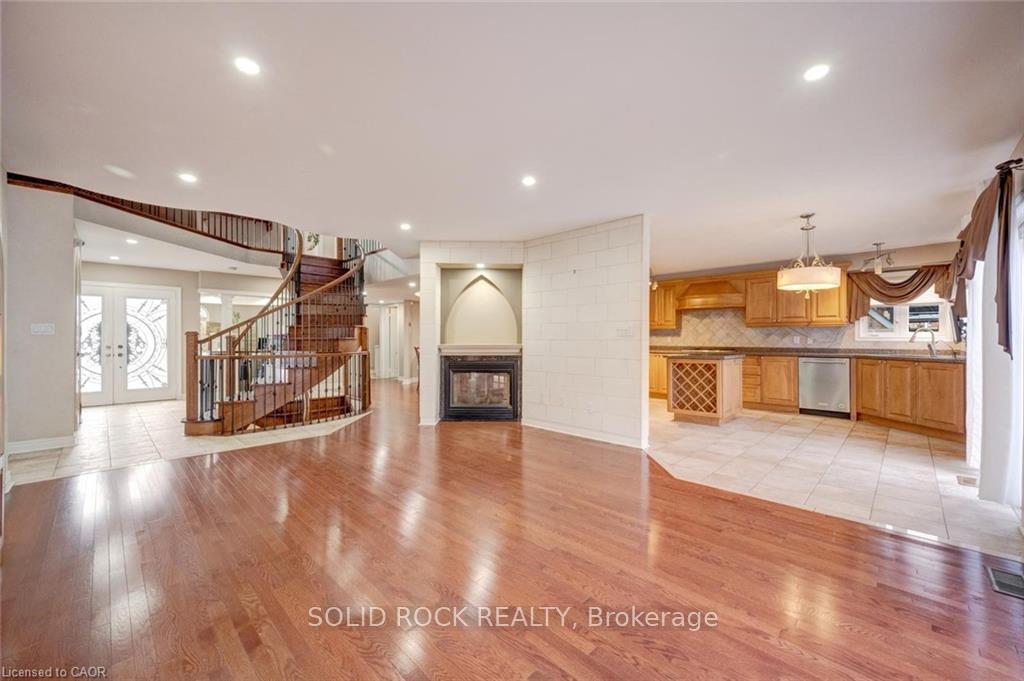 Photo 17 of 34 Forsyth Crescent, Halton Hills, Georgetown — HOMEH