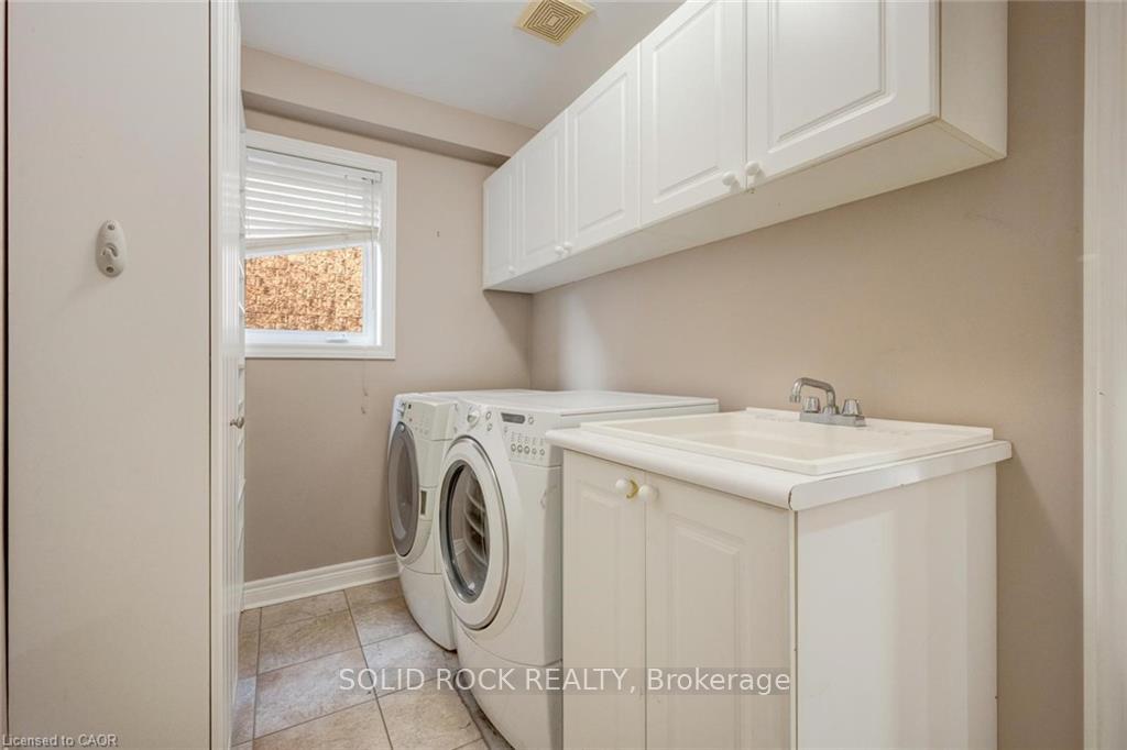 Photo 23 of 34 Forsyth Crescent, Halton Hills, Georgetown — HOMEH