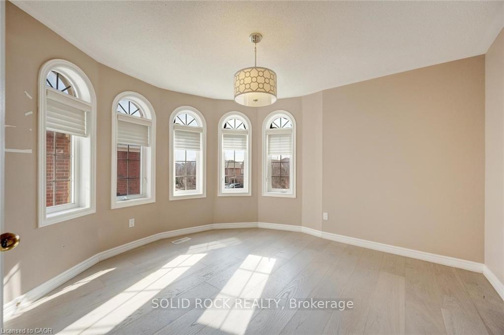 Photo 32 of 34 Forsyth Crescent, Halton Hills, Georgetown — HOMEH
