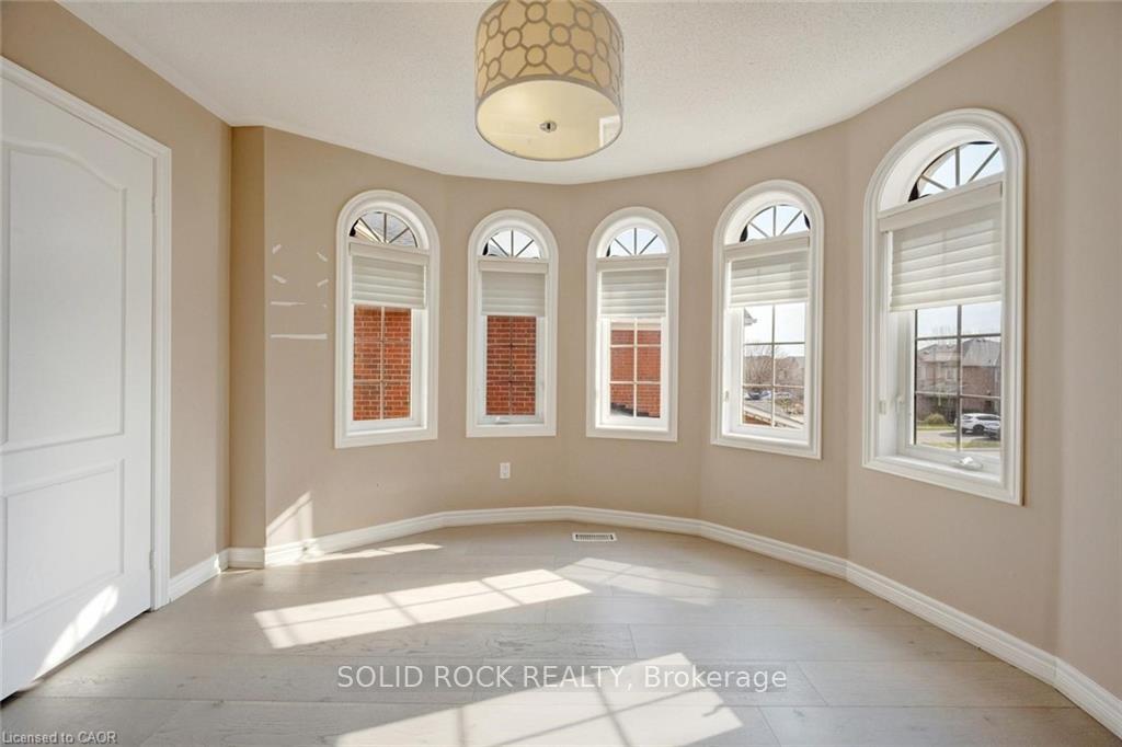 Photo 33 of 34 Forsyth Crescent, Halton Hills, Georgetown — HOMEH