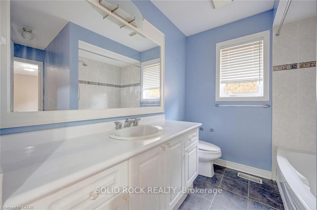 Photo 37 of 34 Forsyth Crescent, Halton Hills, Georgetown — HOMEH