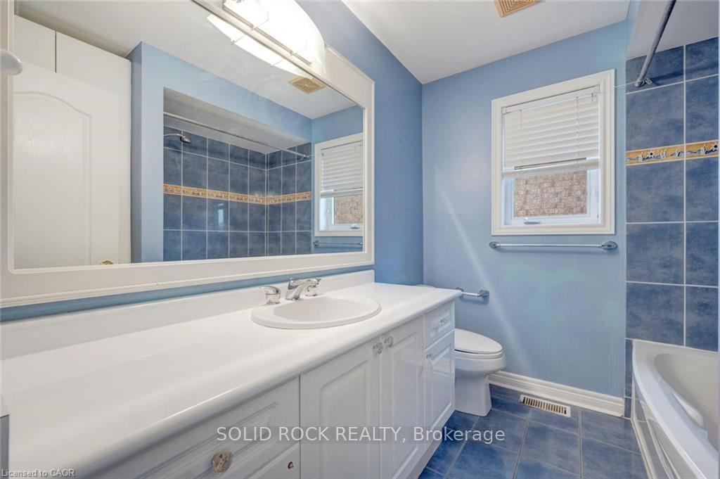 Photo 40 of 34 Forsyth Crescent, Halton Hills, Georgetown — HOMEH