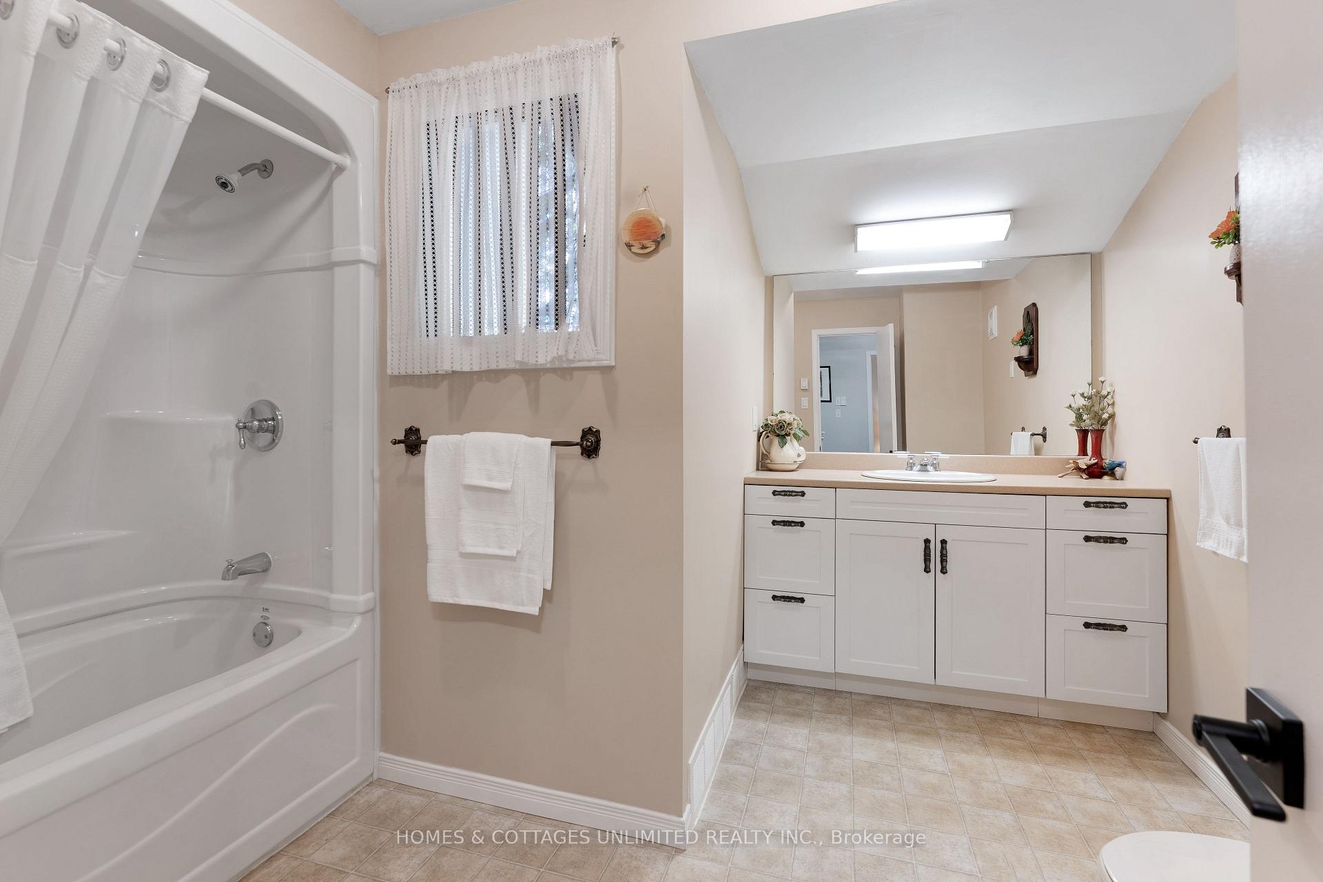 Photo 44 of 1070 Young Lane, Frontenac, Frontenac North — HOMEH