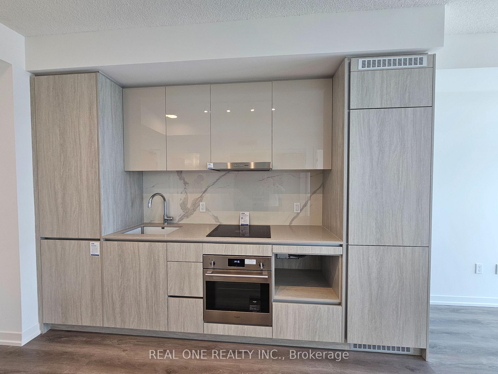 Photo 6 of Unit 3611, 28 Interchange Way, Vaughan, Vaughan Corporate Centre — HOMEH