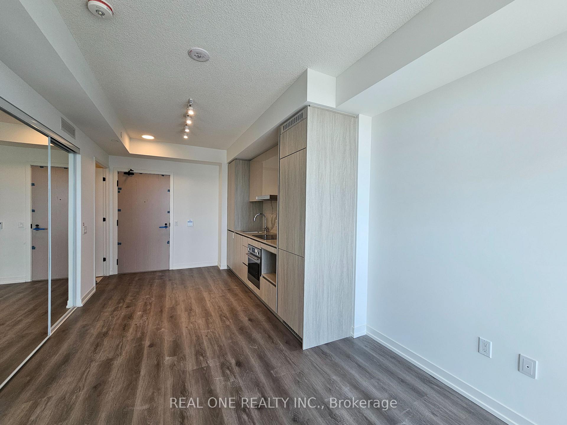 Photo 7 of Unit 3611, 28 Interchange Way, Vaughan, Vaughan Corporate Centre — HOMEH