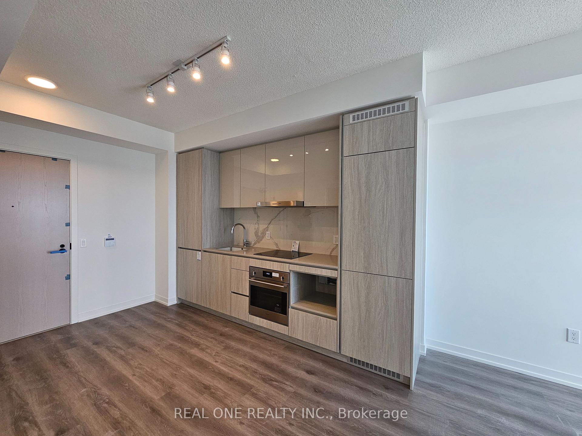 Photo 8 of Unit 3611, 28 Interchange Way, Vaughan, Vaughan Corporate Centre — HOMEH