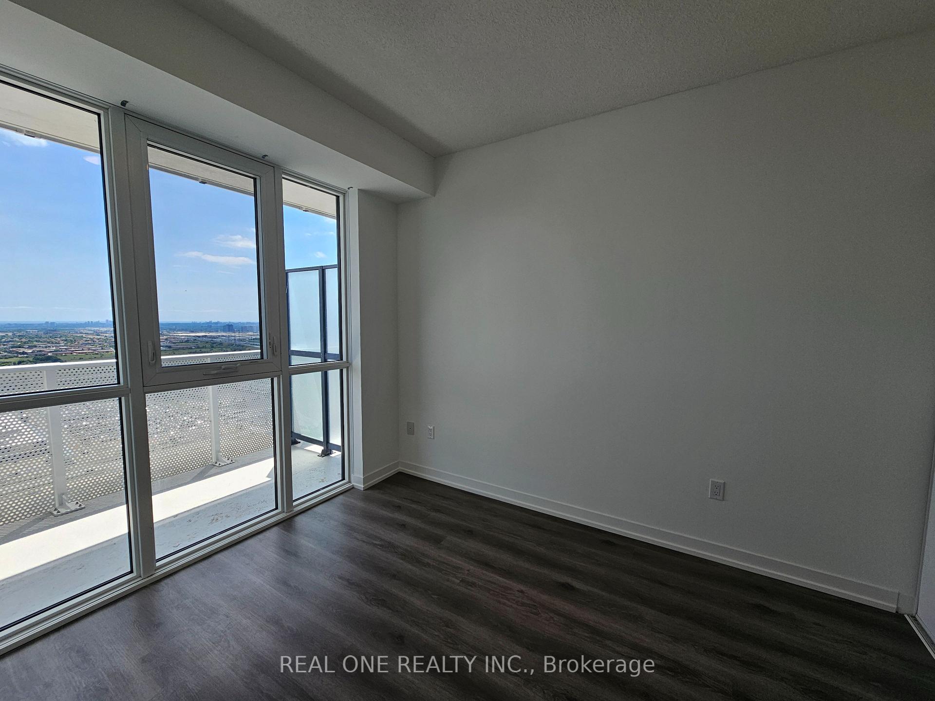 Photo 9 of Unit 3611, 28 Interchange Way, Vaughan, Vaughan Corporate Centre — HOMEH