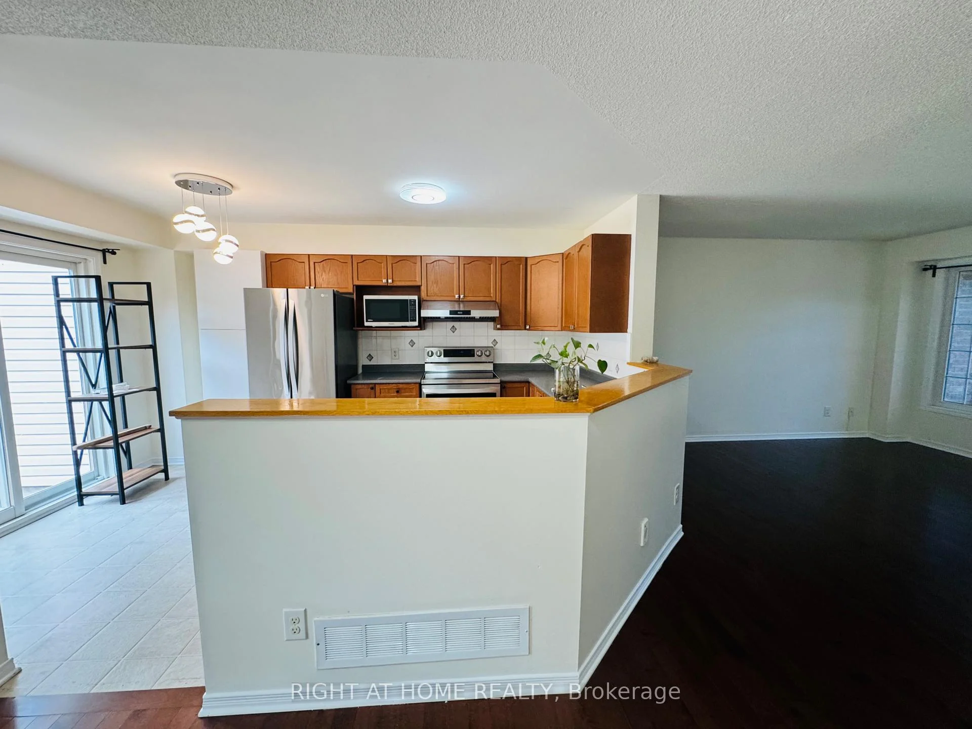 Photo 14 of 1069 Marconi Avenue, Ottawa, Kanata - Morgan's Grant/South March — HOMEH