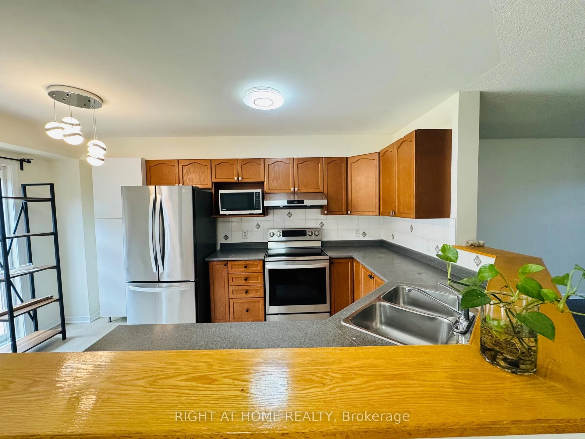 Photo 15 of 1069 Marconi Avenue, Ottawa, Kanata - Morgan's Grant/South March — HOMEH