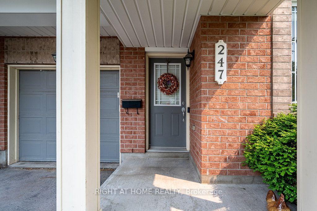 Photo 3 of 247 Felicia Crescent, Ottawa, Barrhaven - Strandherd — HOMEH