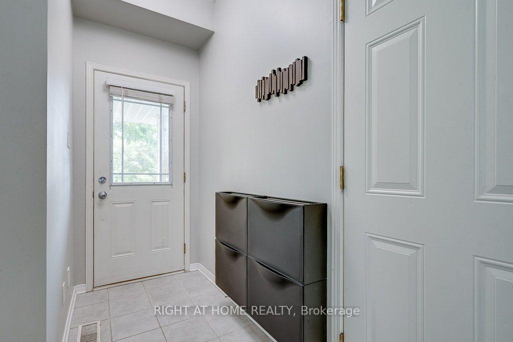 Photo 4 of 247 Felicia Crescent, Ottawa, Barrhaven - Strandherd — HOMEH