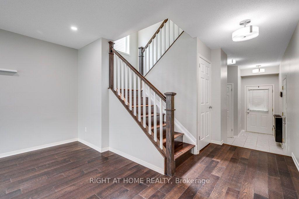 Photo 5 of 247 Felicia Crescent, Ottawa, Barrhaven - Strandherd — HOMEH