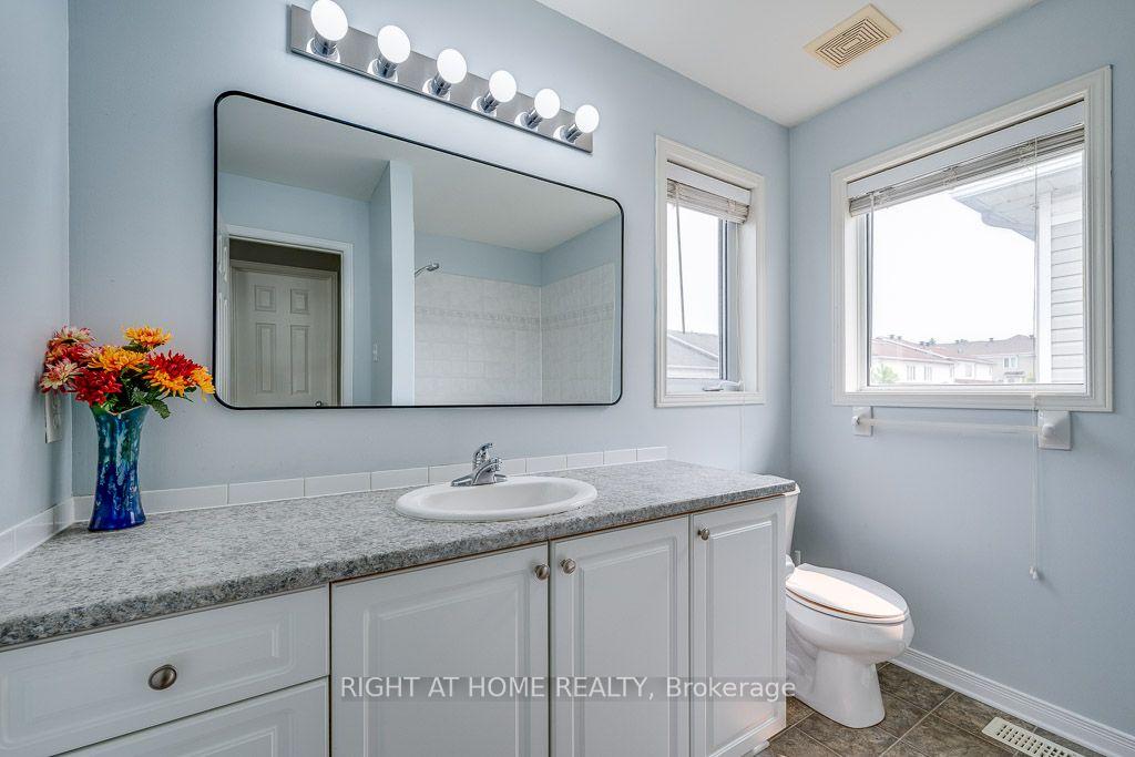 Photo 16 of 247 Felicia Crescent, Ottawa, Barrhaven - Strandherd — HOMEH