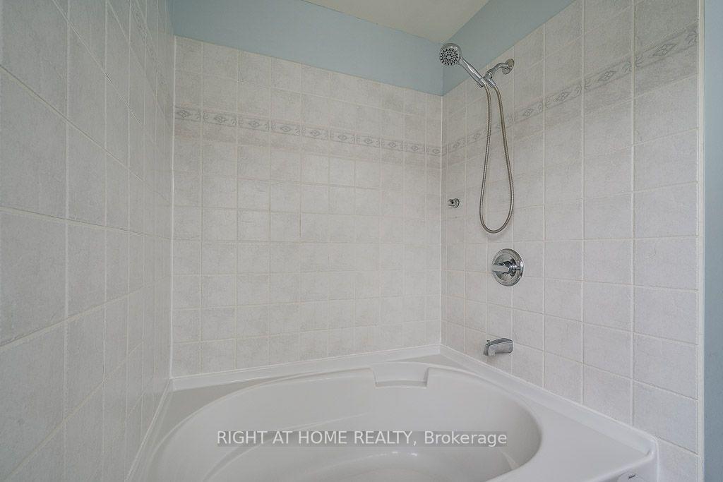 Photo 17 of 247 Felicia Crescent, Ottawa, Barrhaven - Strandherd — HOMEH
