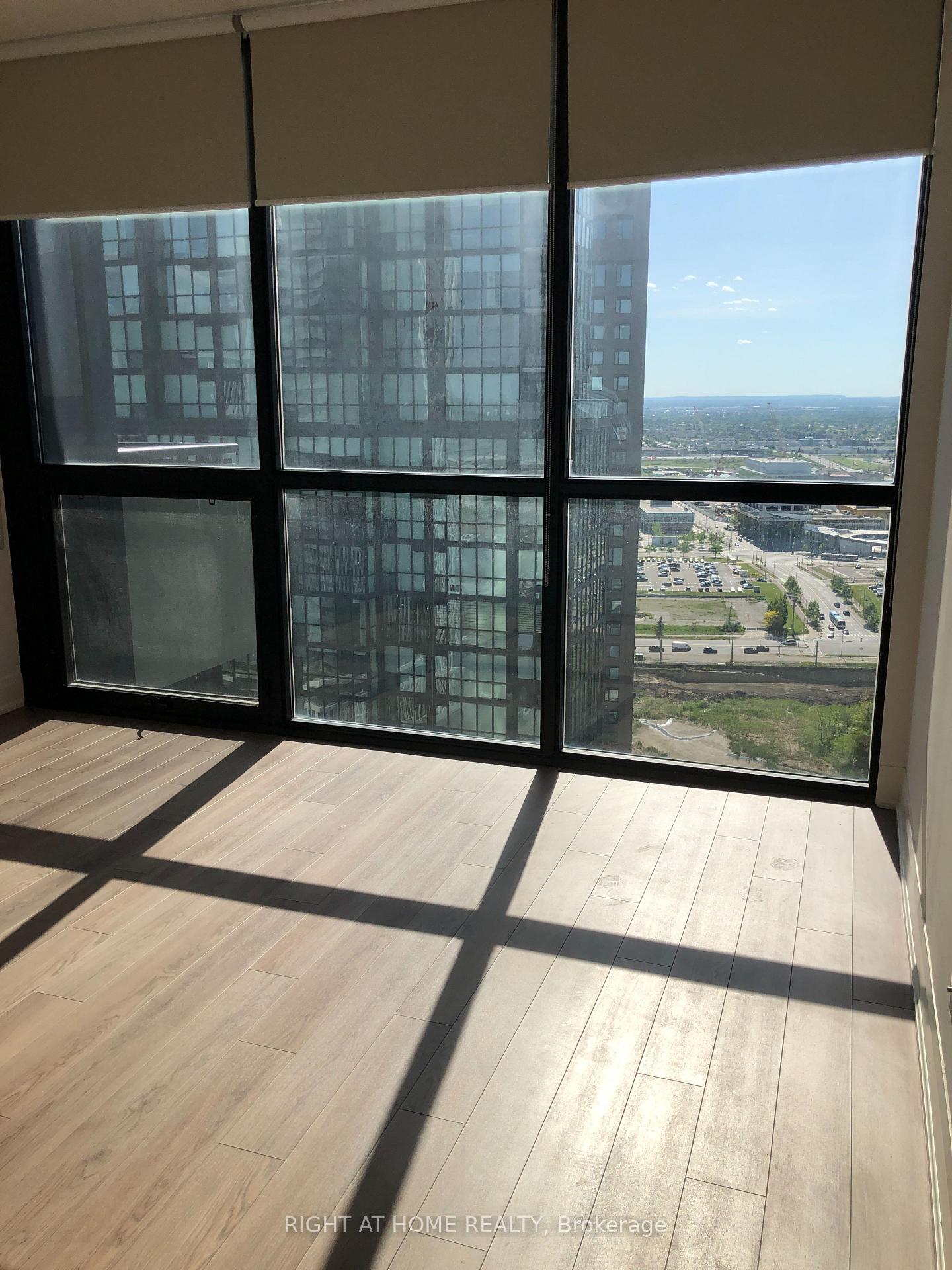 Photo 8 of 2900 Highway 7 Road, Vaughan, Concord — HOMEH