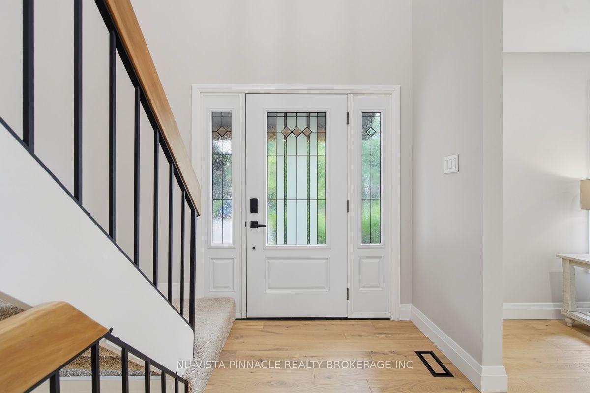 Photo 5 of 59 Kinnear Crescent, London, South M — HOMEH