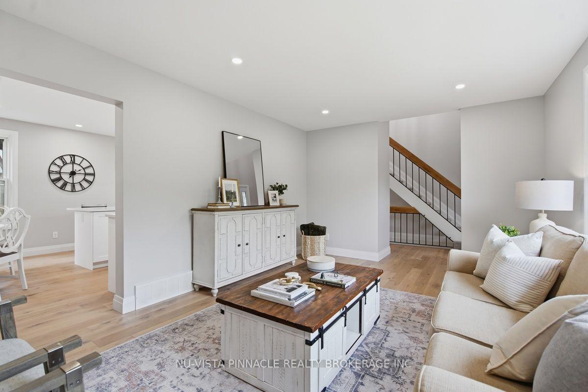 Photo 9 of 59 Kinnear Crescent, London, South M — HOMEH