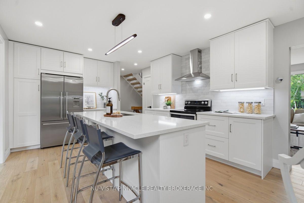Photo 10 of 59 Kinnear Crescent, London, South M — HOMEH