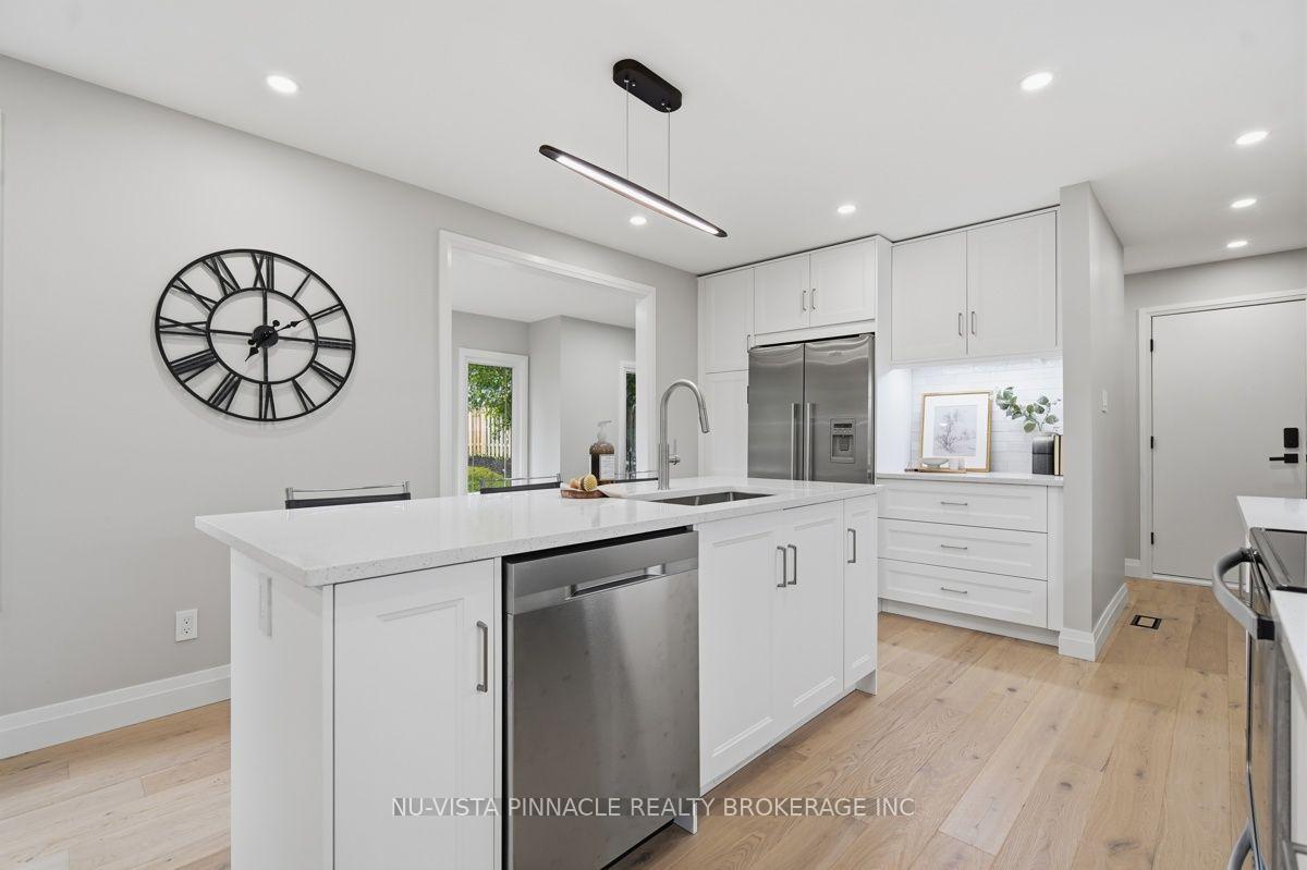 Photo 12 of 59 Kinnear Crescent, London, South M — HOMEH