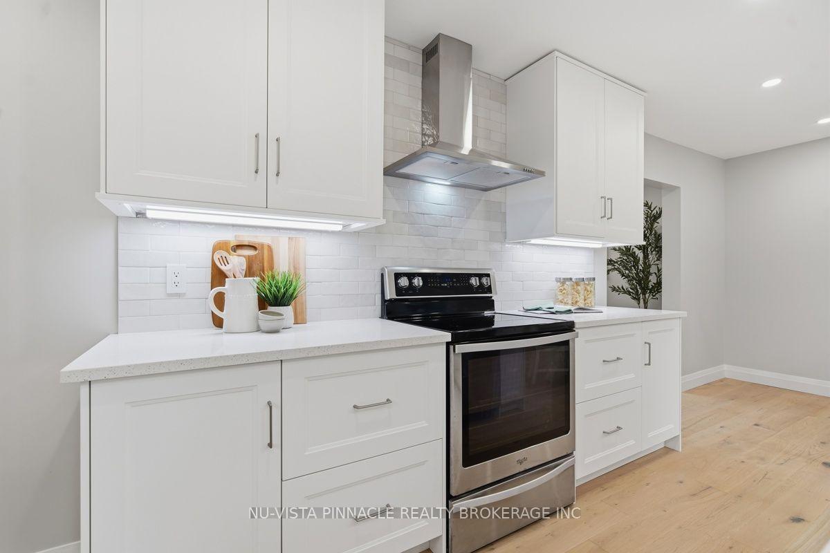 Photo 14 of 59 Kinnear Crescent, London, South M — HOMEH
