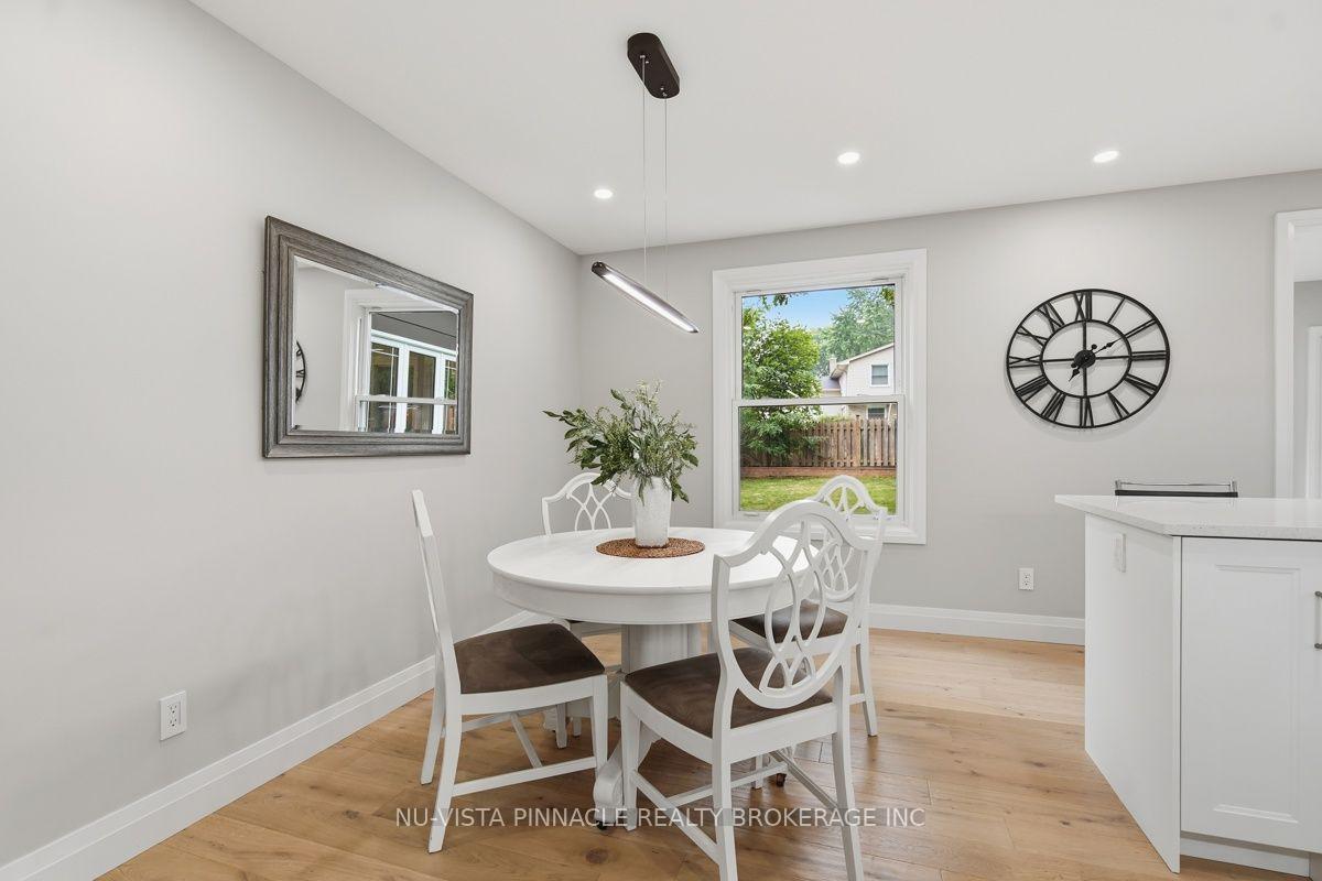 Photo 15 of 59 Kinnear Crescent, London, South M — HOMEH