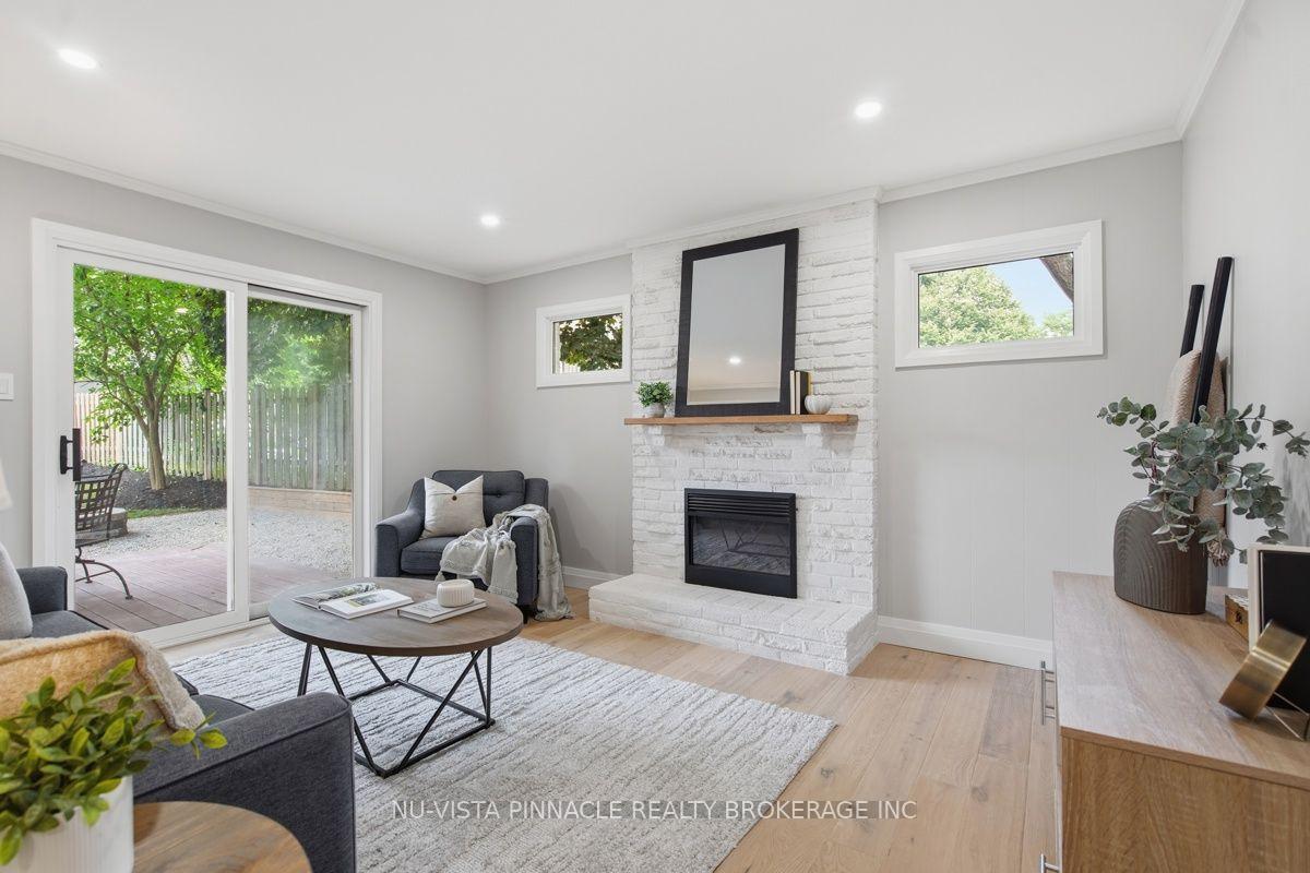 Photo 18 of 59 Kinnear Crescent, London, South M — HOMEH
