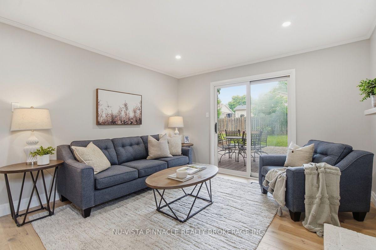 Photo 19 of 59 Kinnear Crescent, London, South M — HOMEH