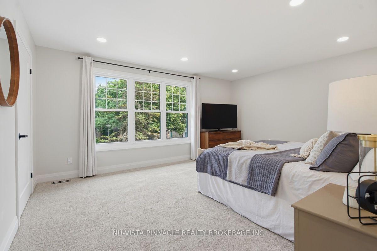 Photo 23 of 59 Kinnear Crescent, London, South M — HOMEH