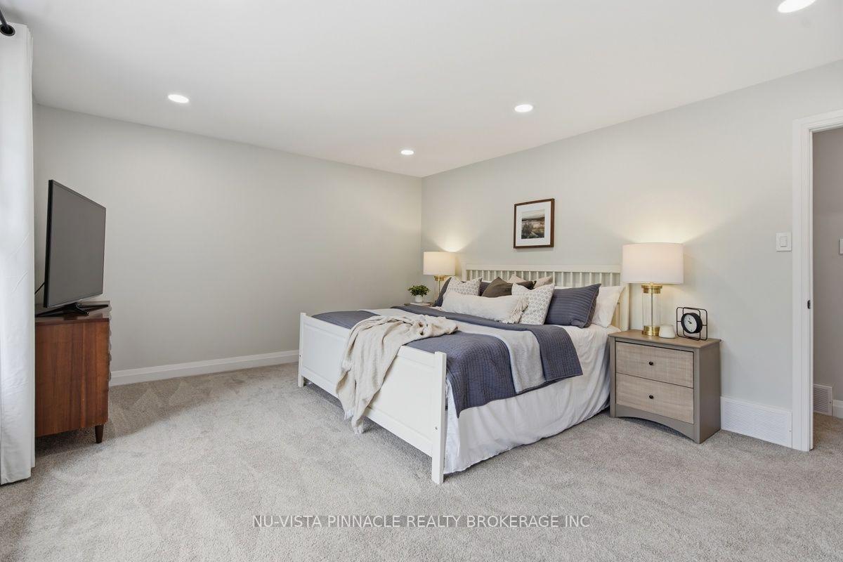 Photo 24 of 59 Kinnear Crescent, London, South M — HOMEH