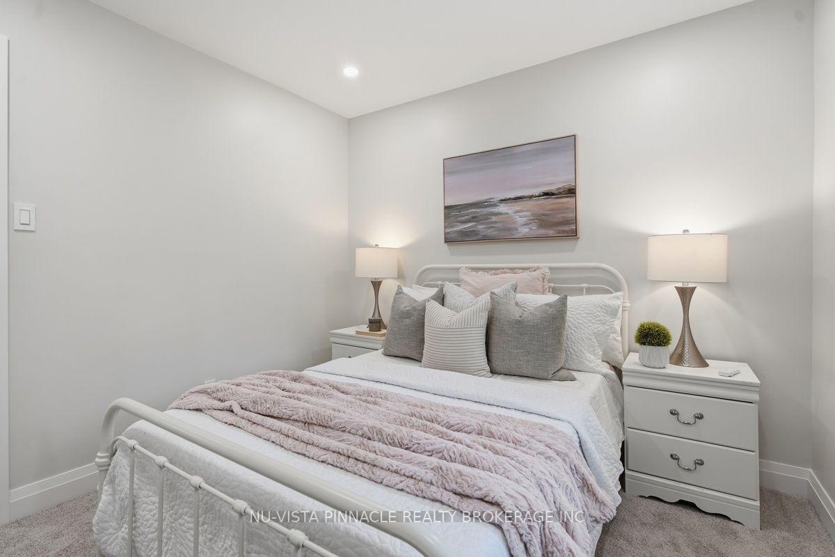 Photo 27 of 59 Kinnear Crescent, London, South M — HOMEH