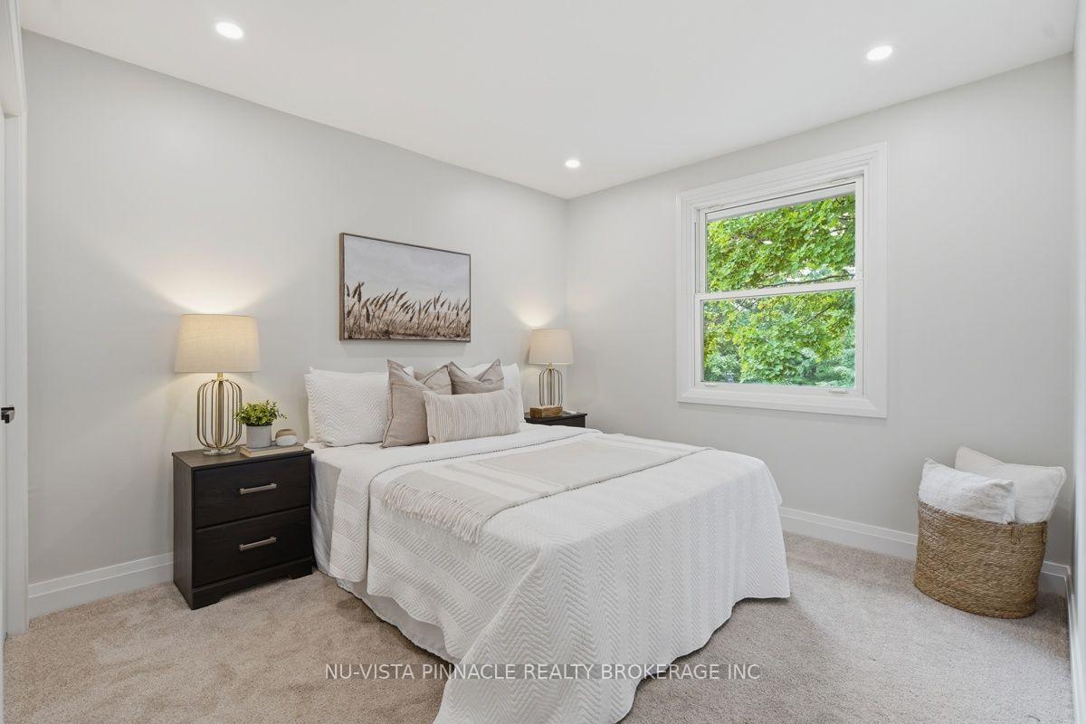 Photo 28 of 59 Kinnear Crescent, London, South M — HOMEH