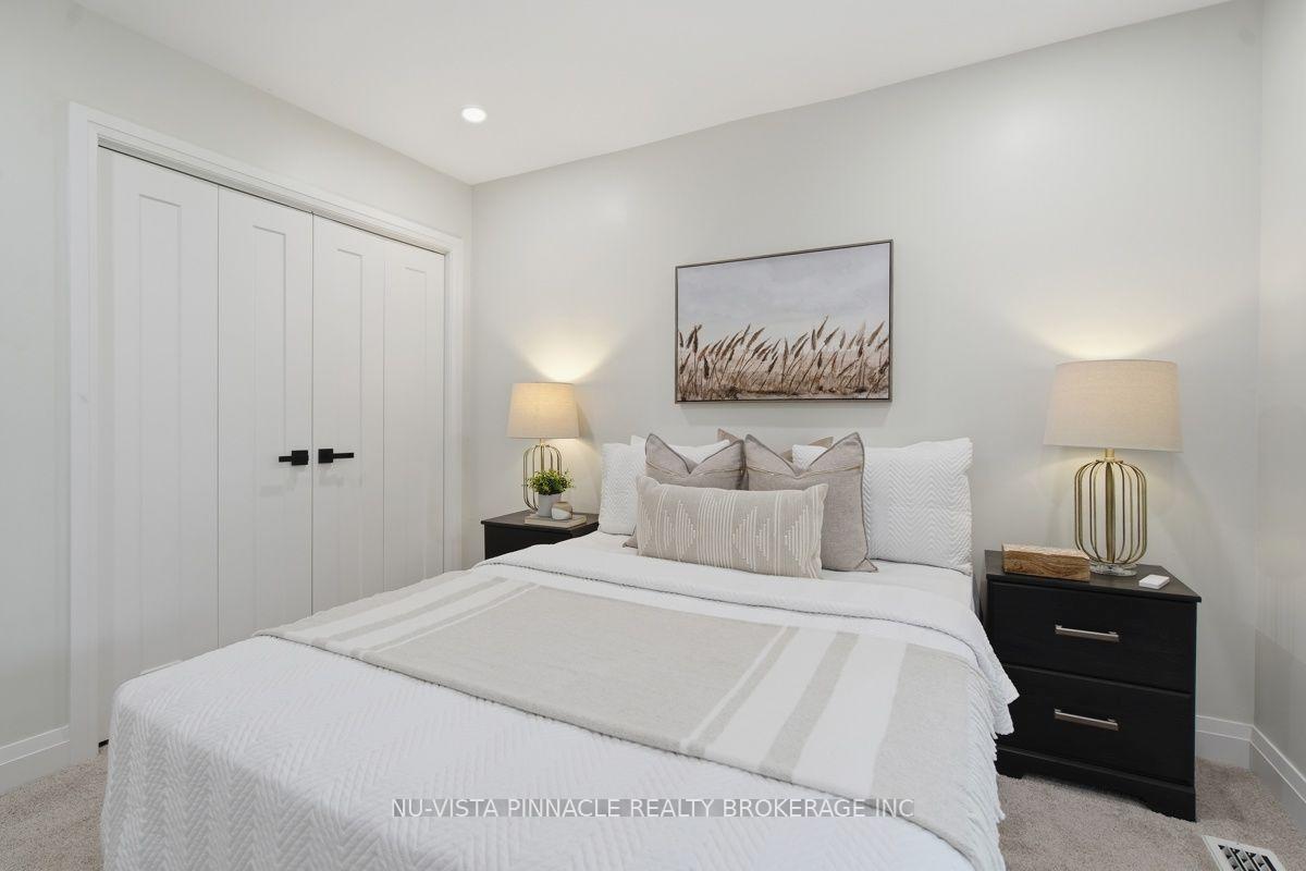 Photo 29 of 59 Kinnear Crescent, London, South M — HOMEH