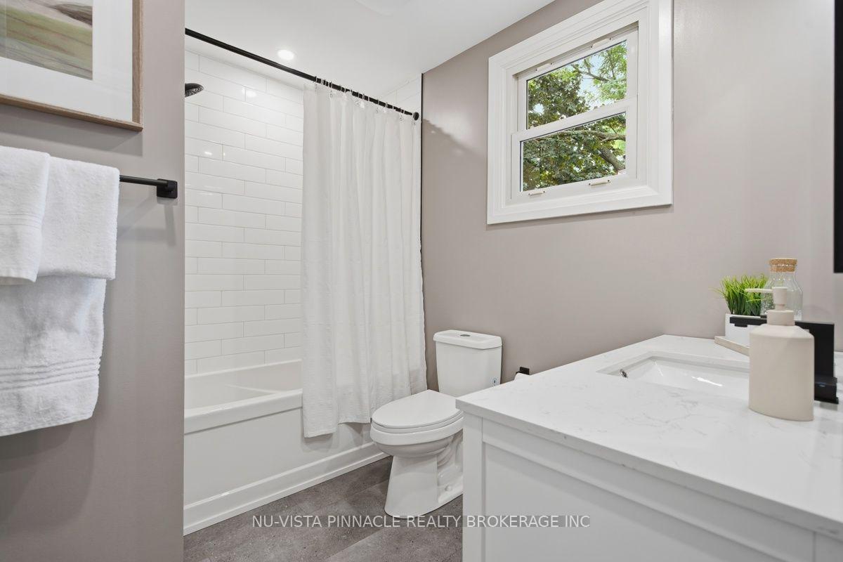 Photo 30 of 59 Kinnear Crescent, London, South M — HOMEH