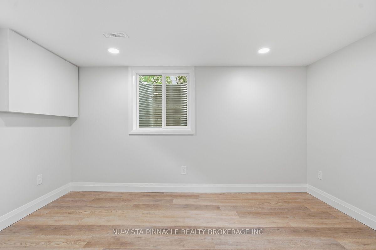 Photo 34 of 59 Kinnear Crescent, London, South M — HOMEH