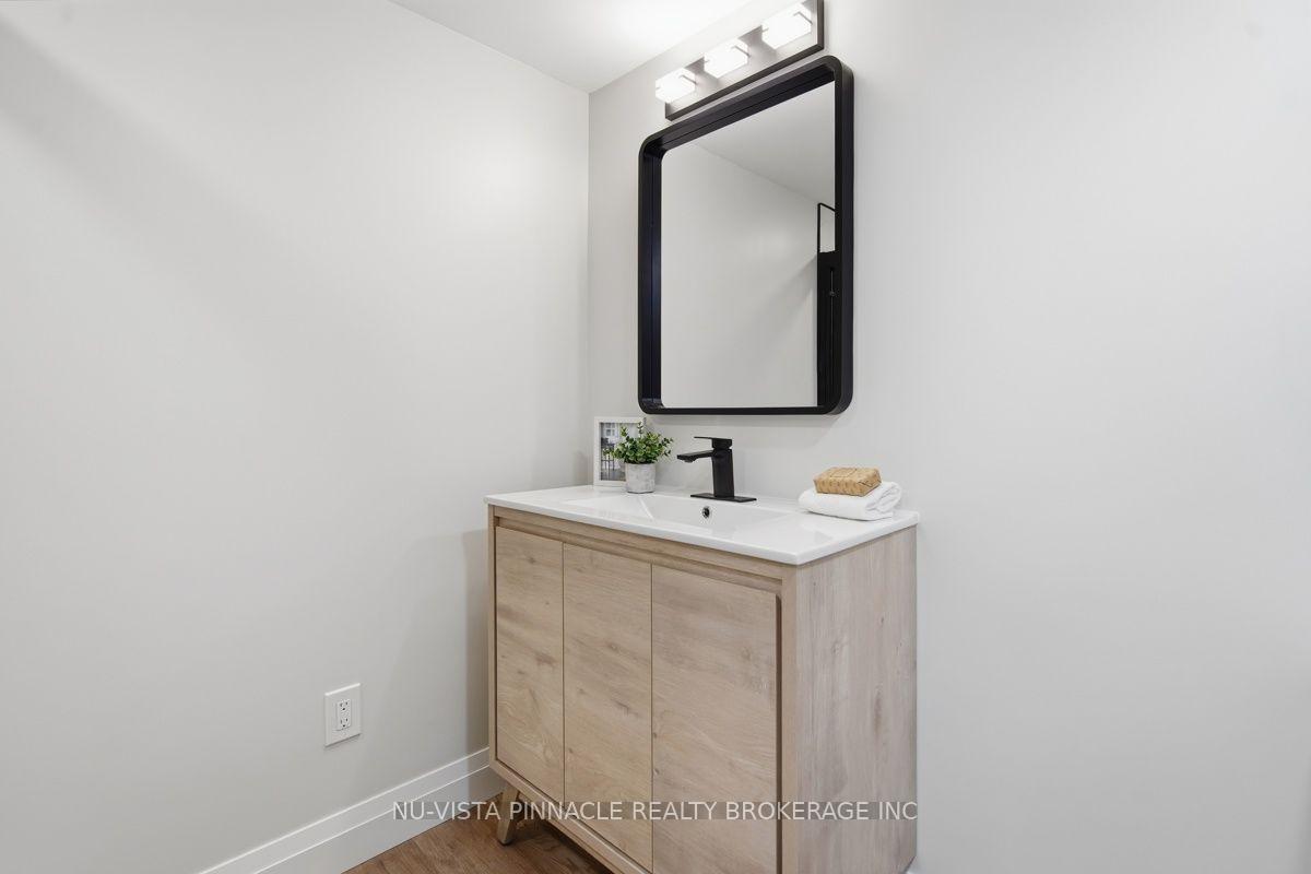 Photo 37 of 59 Kinnear Crescent, London, South M — HOMEH