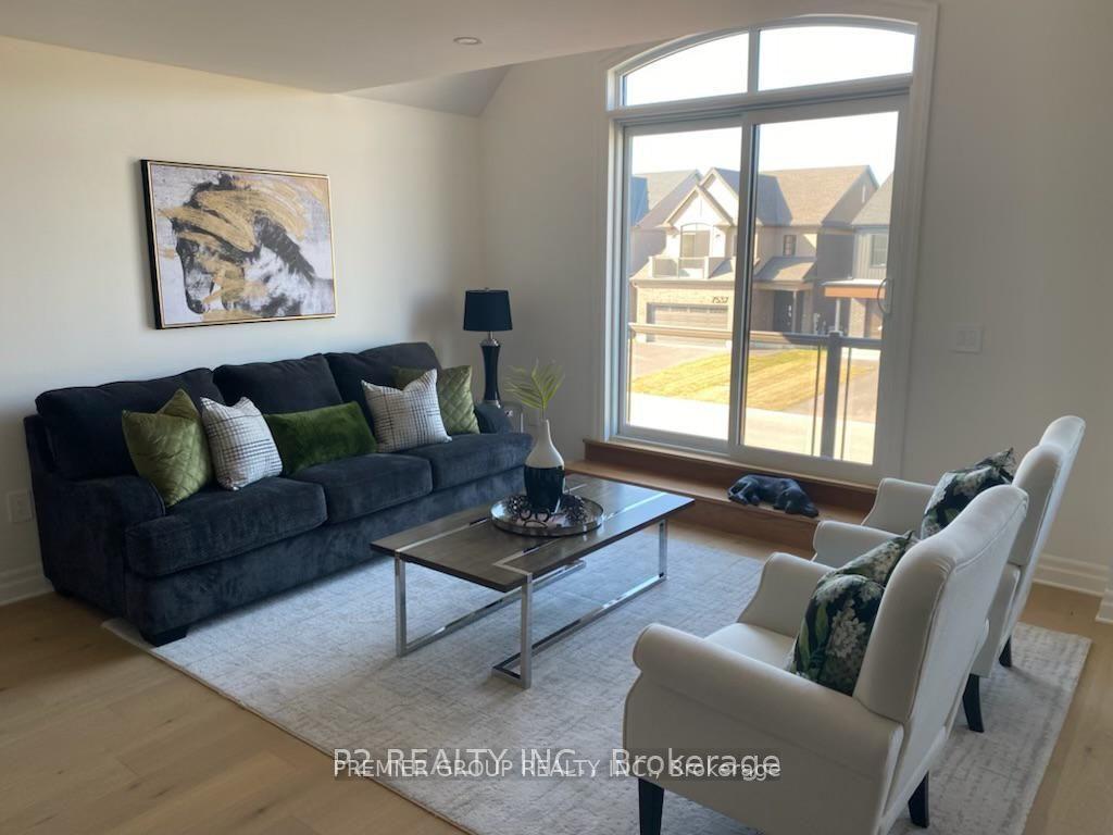 Front of Unit UPPER, 7520 Splendour Dr