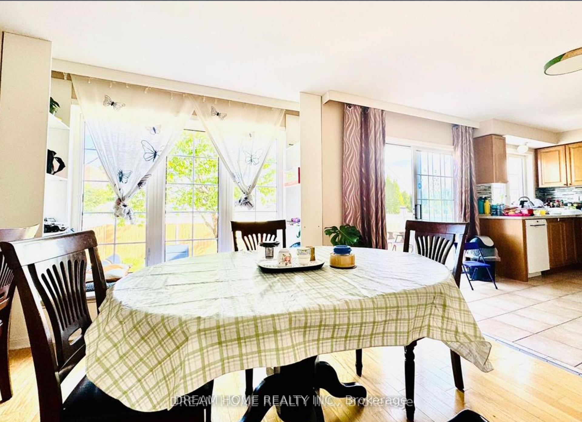 Photo 3 of 23 Wiltshire Drive, Markham, Berczy — HOMEH